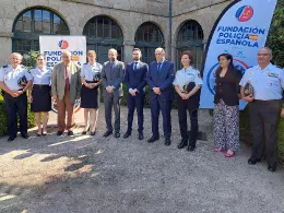 El secretario de Estado de Seguridad, Rafael Prez (5 derch), ha inaugurado este lunes en el campus de verano de la Universidad Complutense de Madrid en San Lorenzo de El Escorial.