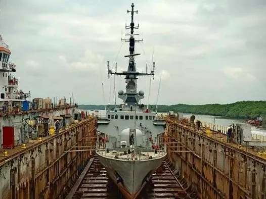 Corbeta Misilera de la Clase Esmeralda CM 13 Los Ros de la  Armada Ecuatoriana.