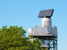 Radar terrestre de largo alcance SMART-L Multi-Mision Fixed. Foto: Thales