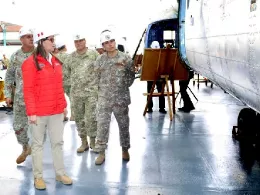 La Viceministra de Recursos para la Defensa (VRD) Ninoska Mosqueira Cornejo supervisando los avances en el overhaul de los Helicpteros de Transporte Mi-8MTV-1 Hip H sometidos a overhaul por Helicentro Peru SAC.