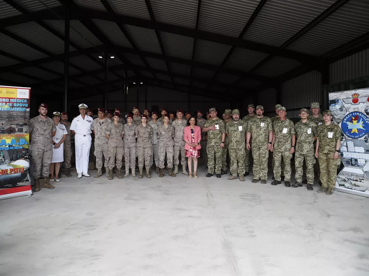 La ministra de Defensa, Margarita Robles, en su visita a la Base Aérea de Zaragoza. La ministra de Defensa, Margarita Robles, en su visita a la Base Aérea de Zaragoza.