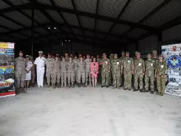 La ministra de Defensa, Margarita Robles, en su visita a la Base Area de Zaragoza.