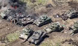 Las prdidas de la 47 Brigada fueron muy elevadas debido a los densos campos de minas y la accin de drones y helicpteros de ataque; en la imagen pueden identificarse un tanque Leopard 2, un vehculo de zapadores y hasta un total de siete M2 Bradley.