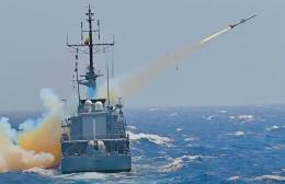 Lanzamiento misil antibuque SSM-700E C-Star desde la ARC Caldas de la Armada de Colombia.