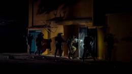 Efectivos del MOE usando gafas de visin nocturna durante el ejercicio Respuesta Audaz (Ejrcito de Tierra).