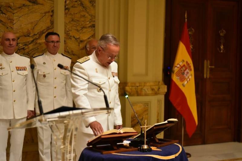 Momento en el que el general Caballero jura su cargo como DAE de la Armada. Momento en el que el general Caballero jura su cargo como DAE de la Armada.