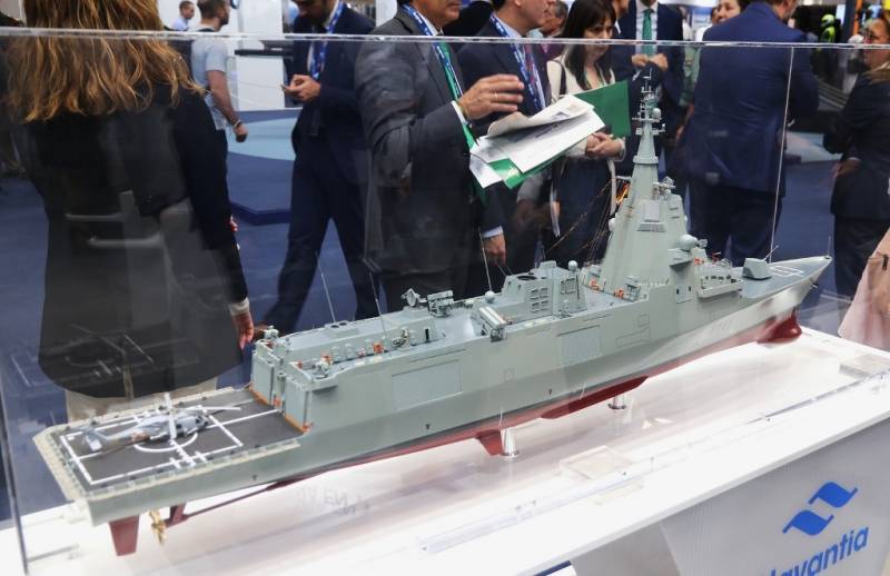 Maqueta de la fragata F-111. (foto Julio Maíz) Maqueta de la fragata F-111. (foto Julio Maíz)
