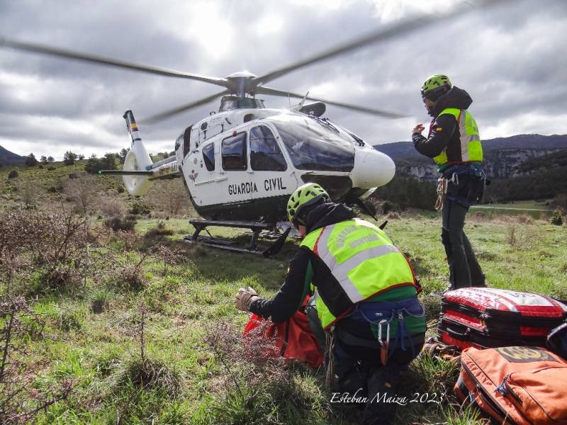 Personal del GREIM listo para embarcar en el ‘Cuco’ (indicativo de radio del helicóptero). Personal del GREIM listo para embarcar en el ‘Cuco’ (indicativo de radio del helicóptero).