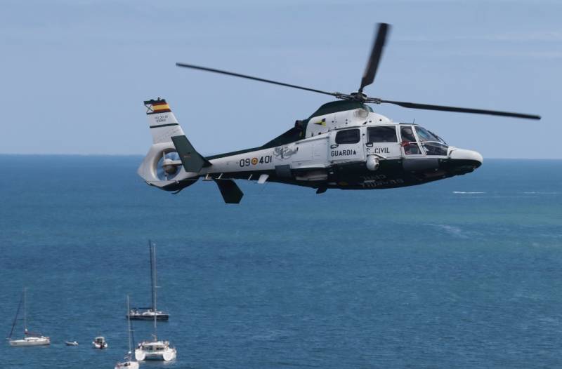 Uno de los helicópteros AS365N3 “Dauphin” 2 del SAER durante la exhibición de Gijón. Uno de los helicópteros AS365N3 “Dauphin” 2 del SAER durante la exhibición de Gijón.