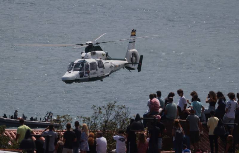 Unas 270.000 personas asistieron el pasado domingo al Festival Aéreo de Gijón, en el que participaron una avión y un helicóptero del SAER. Unas 270.000 personas asistieron el pasado domingo al Festival Aéreo de Gijón, en el que participaron una avión y un helicóptero del SAER.