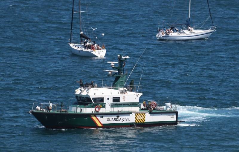 La seguridad de la exhibición aérea en el mar, la facilitó la patrullero “Río Esera” perteneciente al Servicio Marítimo Provincial de Asturias. La seguridad de la exhibición aérea en el mar, la facilitó la patrullero “Río Esera” perteneciente al Servicio Marítimo Provincial de Asturias.