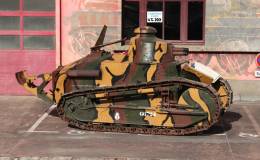 Uno de los Renault FT-17, que conserva el museo de Saumur.  (foto Julio Ma�z Guti�rrez) 