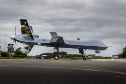El MQ-9 de la KLu con decoraci�n especial, que recuerda los 70 a�os de existencia del 306 Escuadr�n. (foto KLu)