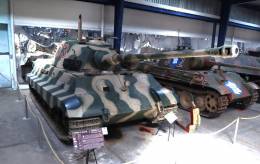 Una de las joyas del museo, es este Panzer VI �Tiger� II (que adem�s tiene propulsi�n propia), el �ltimo carro de combate que lleg� a las filas alemanas durante la Guerra.