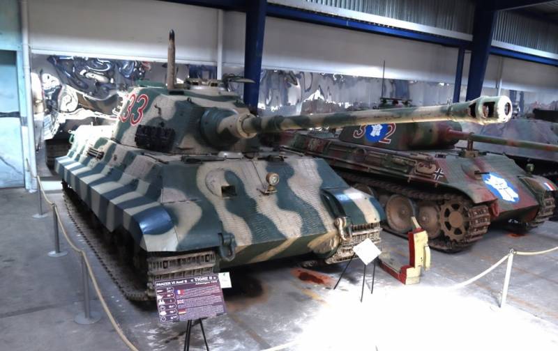 Una de las joyas del museo, es este Panzer VI “Tiger” II (que además tiene propulsión propia), el último carro de combate que llegó a las filas alemanas durante la Guerra. Una de las joyas del museo, es este Panzer VI “Tiger” II (que además tiene propulsión propia), el último carro de combate que llegó a las filas alemanas durante la Guerra.