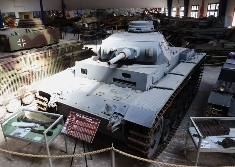 Aunque relativamente desconocido el Panzer III fue un carro fundamental para el Ejército alemán durante la SGM. Aunque relativamente desconocido el Panzer III fue un carro fundamental para el Ejército alemán durante la SGM.