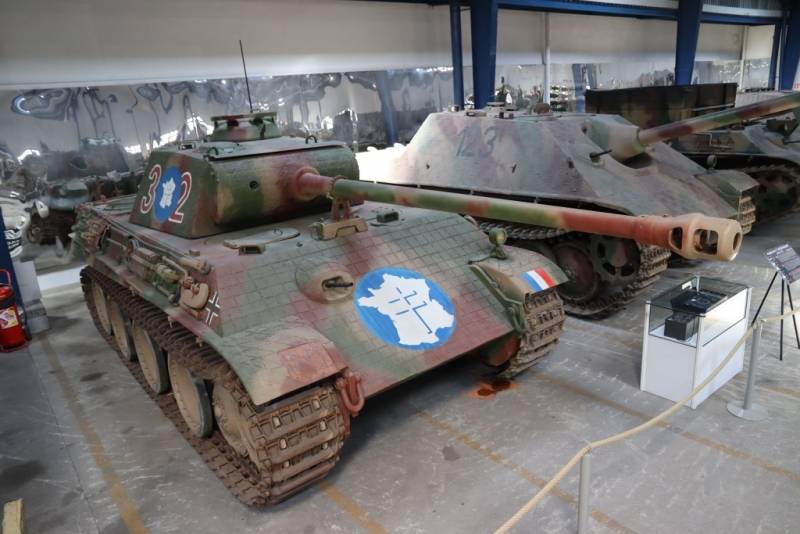 El otro “Panther” exhibido en el museo, es esté pintado con las marcas que le aplicó el Armée de Terre francés tras capturarlo. El otro “Panther” exhibido en el museo, es esté pintado con las marcas que le aplicó el Armée de Terre francés tras capturarlo.