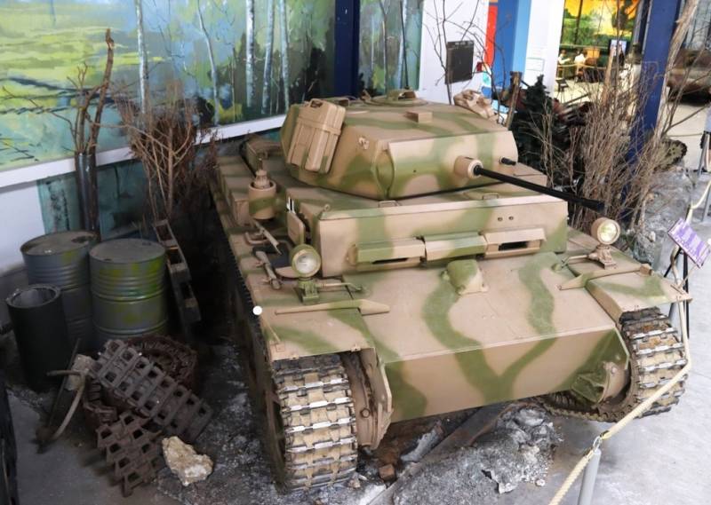 Otro interesante carro de combate, es este Panzer II Ausf.L “Luchs” (lince), utilizado principalmente en misiones de reconocimiento. Otro interesante carro de combate, es este Panzer II Ausf.L “Luchs” (lince), utilizado principalmente en misiones de reconocimiento.