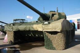 Carro de combate Armata con el novedoso sistema de camuflaje Nakidla (Octavio Dez Cmara)