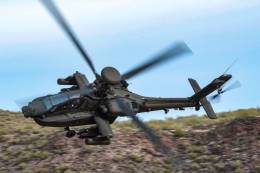 El AH-64 Apache se ha convertido en el helicptero de ataque ms extendido del mundo. (foto US Army)