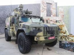 Blindado 4x4 Taifun provisto con el sistema Zavet-D de fuegos artilleros en el que se ven sus m�dulos de vigilancia. (Octavio D�ez C�mara)