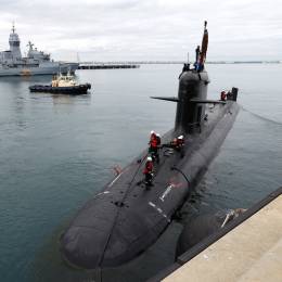 El submarino �Vagir� atracando en la base de la RAN de Fremantle. (foto RAN)