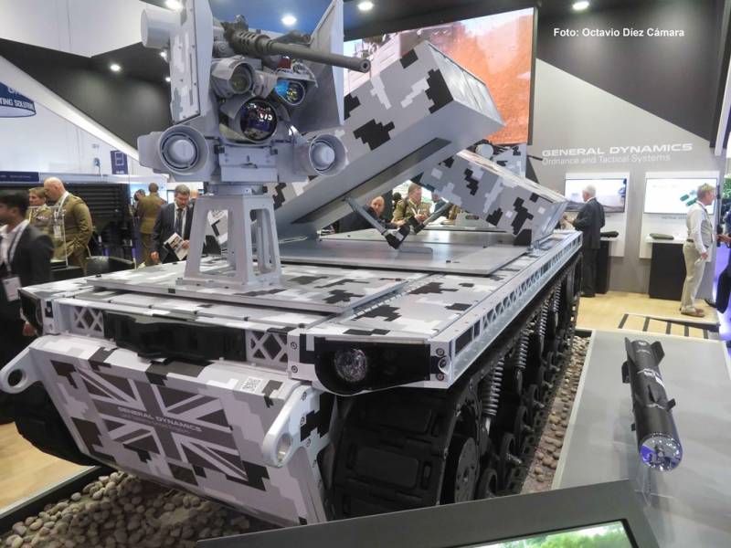 El UGV TRX de GLDS-UK incluye en su parte delantera una gruesa placa de blindaje y una estación RWS con ametralladora pesada. (Octavio Díez Cámara) El UGV TRX de GLDS-UK incluye en su parte delantera una gruesa placa de blindaje y una estación RWS con ametralladora pesada. (Octavio Díez Cámara)