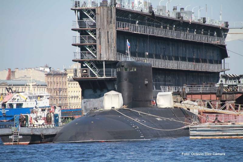 Los submarinos tipo 636.3 son naves convencionales de casi 4.000 toneladas de desplazamiento y capacidad para llevar misiles de crucero Kalibr. (Octavio Díez Cámara) Los submarinos tipo 636.3 son naves convencionales de casi 4.000 toneladas de desplazamiento y capacidad para llevar misiles de crucero Kalibr. (Octavio Díez Cámara)