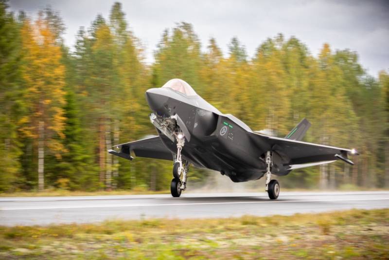 Imagen de uno de los F-35A noruego operando desde una autopista. (foto Fuerza Aérea de Finlandia). Imagen de uno de los F-35A noruego operando desde una autopista. (foto Fuerza Aérea de Finlandia).