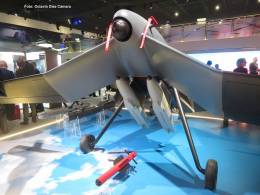 El STRIX incluye m�dulo de guiado de armas frontal y capacidad para llevar dos sistemas lanzados desde el aire de alta precisi�n bajo su fuselaje. (Octavio D�ez C�mara)