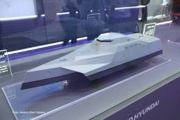 El buque de combate de superficie HCX-23 desplaza nada menos que 6.000 toneladas y actuar como plataforma multidrn. (Octavio Dez Cmara)