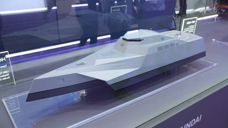 El buque de combate de superficie HCX-23 desplaza nada menos que 6.000 toneladas y actuará como plataforma multidrón. (Octavio Díez Cámara)