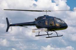 El Bell 505 con su nueva cesta de transporte utilitaria (Dart Aerospace)