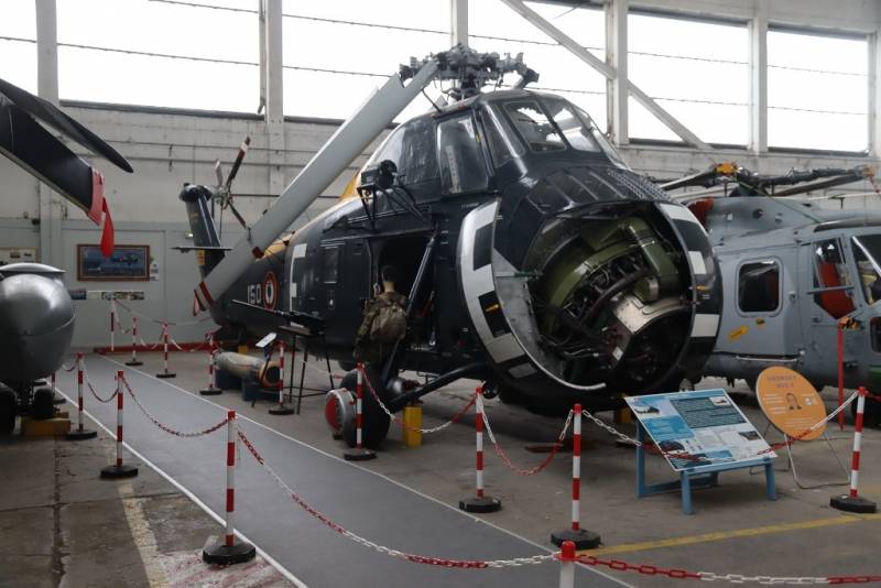 El helicóptero Sikorsky HSS-1 "Choctaw", la versión francesa del modelo norteamericano S-58. El helicóptero Sikorsky HSS-1 "Choctaw", la versión francesa del modelo norteamericano S-58.