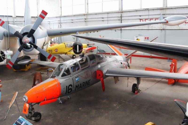 El pequeño entrenador de reacción francés Fouga CM-175 “Zéphir”. El pequeño entrenador de reacción francés Fouga CM-175 “Zéphir”.