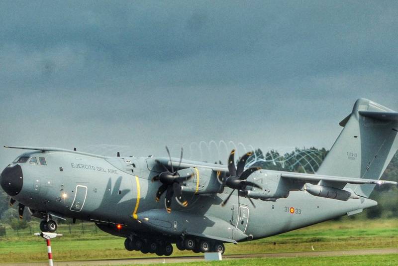 Un A400M del Ejército del Aire y del Espacio desplegado por primera vez en la misión de Policía Aérea en el Báltico (Ministerio de Defensa) Un A400M del Ejército del Aire y del Espacio desplegado por primera vez en la misión de Policía Aérea en el Báltico (Ministerio de Defensa)