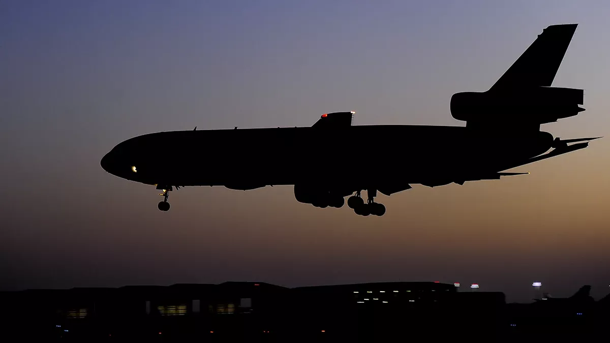 El último de los KC-10 desplegados fuera de Estados Unidos, despegando de la base Príncipe Sultan camino de Estados Unidos. Foto: USAF El último de los KC-10 desplegados fuera de Estados Unidos, despegando de la base Príncipe Sultan camino de Estados Unidos. Foto: USAF
