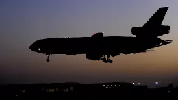 El ltimo de los KC-10 desplegados fuera de Estados Unidos, despegando de la base Prncipe Sultan camino de Estados Unidos.  Foto: USAF