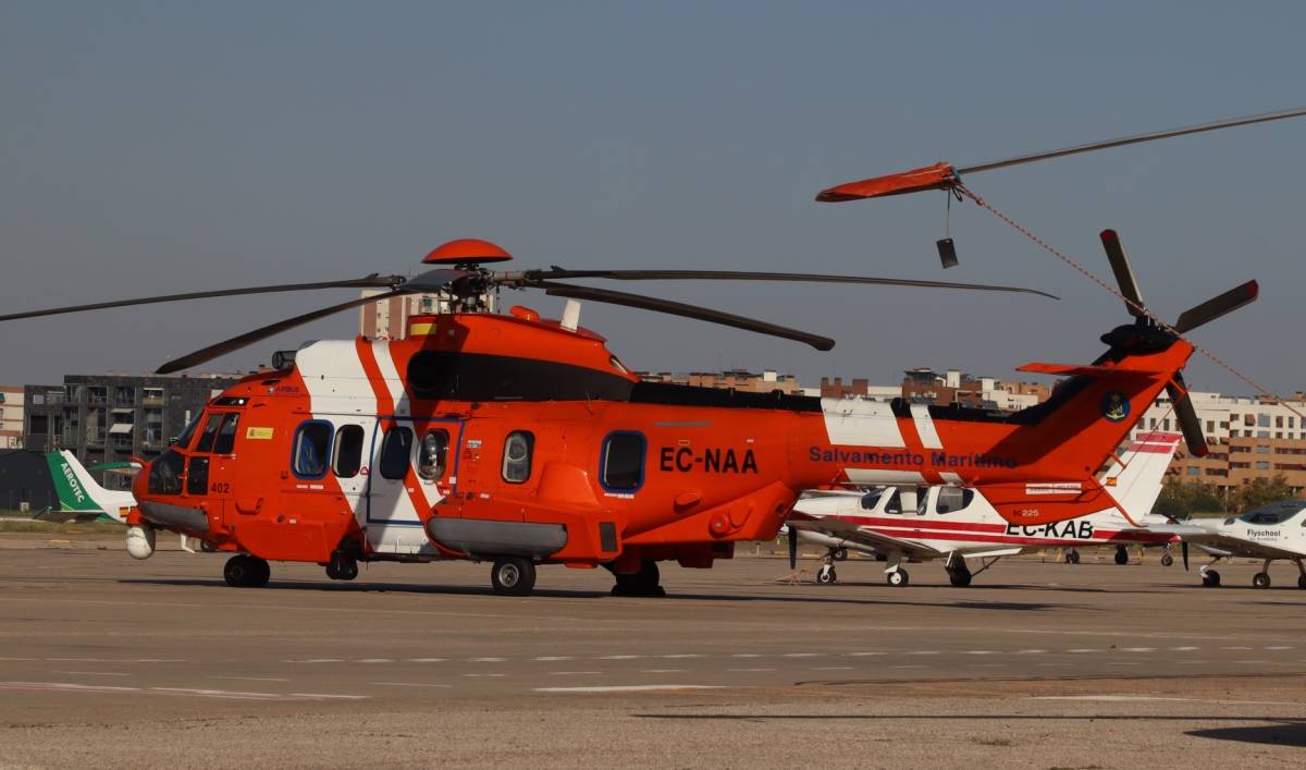 Curiosamente el más potente helicóptero participante, sin contar los CH-47F de las FAMET, ha sido este Airbus Helicopters H225 de Salvamento Marítimo. Fotos: Julio Maíz Curiosamente el más potente helicóptero participante, sin contar los CH-47F de las FAMET, ha sido este Airbus Helicopters H225 de Salvamento Marítimo. Fotos: Julio Maíz