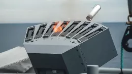 La fragata neozelandesa Te Kaha lanzando una munici�n del MASS durante las citadas pruebas. Foto: Rheinmetall