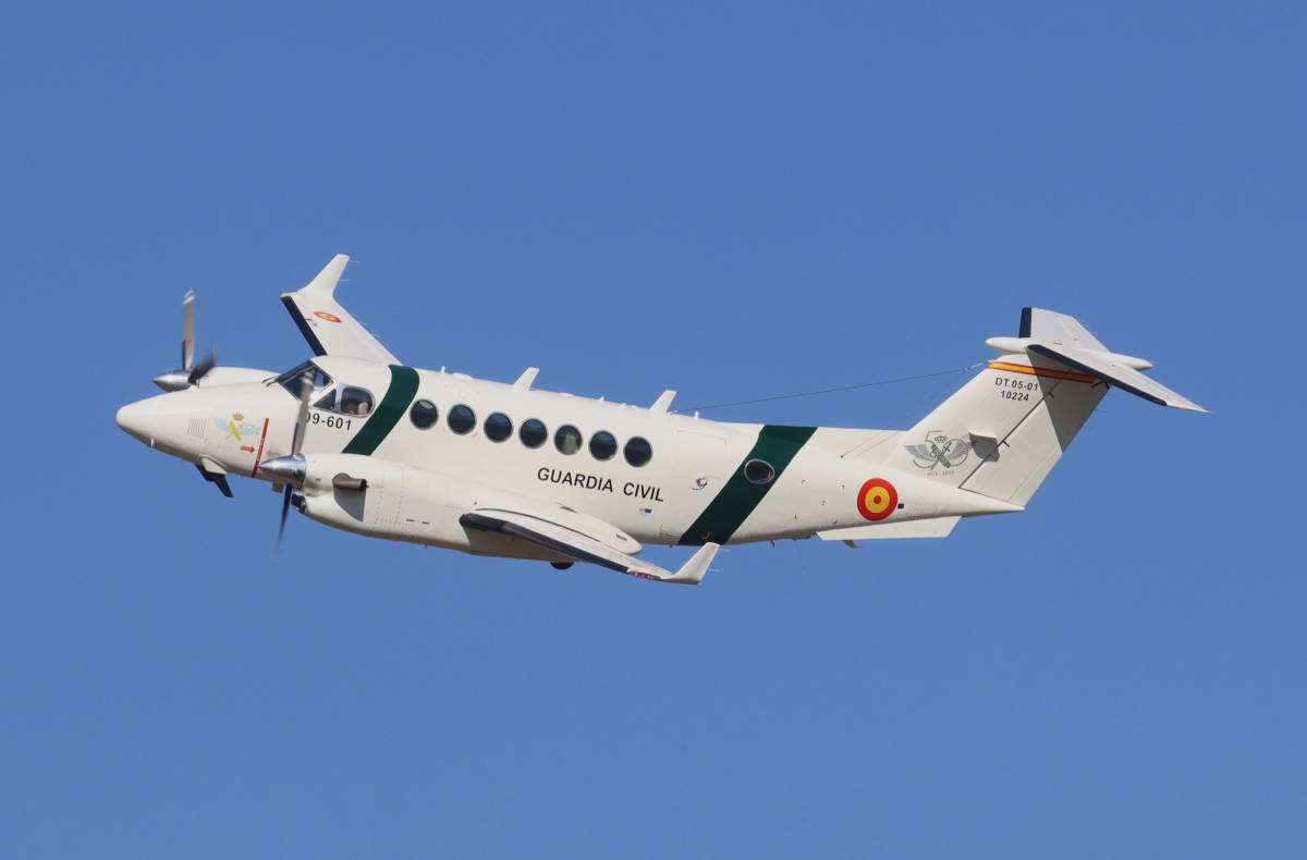El Hawker Beechcraft King Air 350i del SAER, en su cola se ve el anagrama que recuerda los 50 a�os del SAER, que va pintado en todas sus aeronaves.
