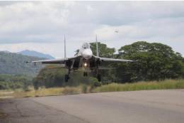 Aterrizaje de un caza polivalente Su-30MK2 del Grupo Aéreo de Caza N°11 "Diablos". (Foto: Aviación Militar Bolivariana)