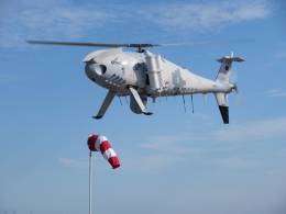 El Camcopter S-100 con el dispensador de sonoboyas (Jos M Navarro Garca)