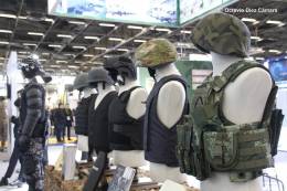 Todo tipo de prendas de uniformidad se exponen para que los responsables de adquisiciones conozcan las evoluciones positivas en este tipo de productos. (Octavio D�ez C�mara)