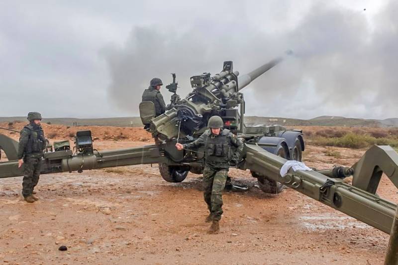 Pieza SIAC 155/52 realizando fuego (Ejército de Tierra) Pieza SIAC 155/52 realizando fuego (Ejército de Tierra)