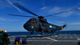 Llevara dos helicopteros Sea King para operar en el continente blanco.