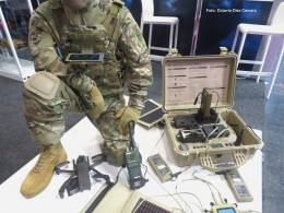 La estaci�n MAX-8 de Galvion puede usarse para recargar bater�as de todo tipo en los escenarios m�s variopintos. (Octavio D�ez C�mara)