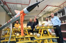 Netanyahu durante la visita a la planta de Rafael, responsable del Iron Dome y sus interceptores (Rafael)