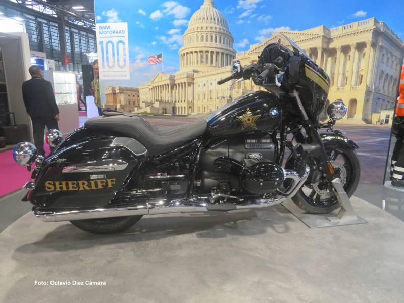 BMW mostr su interesante moto de patrulla R18 B-P Concept que sigue una esttica muy estadounidense y se ofrece a distintos clientes. (Octavio Dez Cmara)