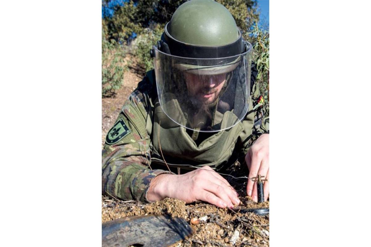 Espaa viene colaborando en la lucha contra las minas impartiendo cursos en el Centro Internacional de Desminado (Academia de Ingenieros).